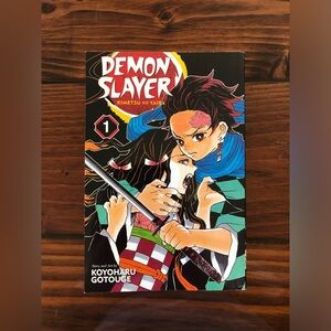 LIKE NEW Demon Slayer: Kimetsu no Yaiba Manga